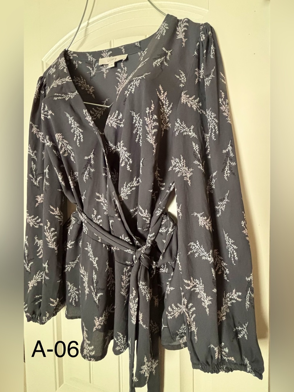 LOFT Classic Floral Wrap Top. Deep V-Neck and a Wrap Style Closure w/ a side Tie